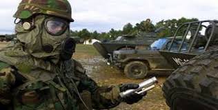 Militari Nato con protezioni anti-uranio impoverito
