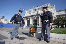 Polizia alla stazione di Milano centrale. Immagine di repertorio. Tra Lunedì 28 e martedì 29 novembre 2022