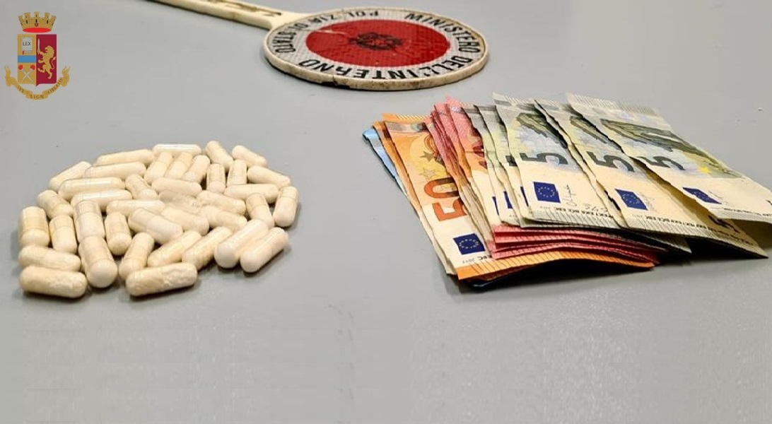 Cocaina e soldi sequestrati a tre pusher da strada italiani. Martedì 14 febbraio 2023